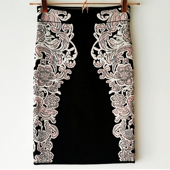 BCBGMaxAzria Dresses & Skirts - BCBGMaxAzria Natalee jacquard pencil skirt